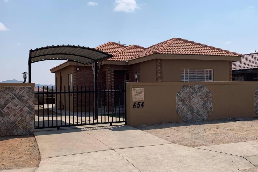 Rhino House With 3 Bedrooms Next To Pilanesberg And Sun City Mogwase Екстериор снимка